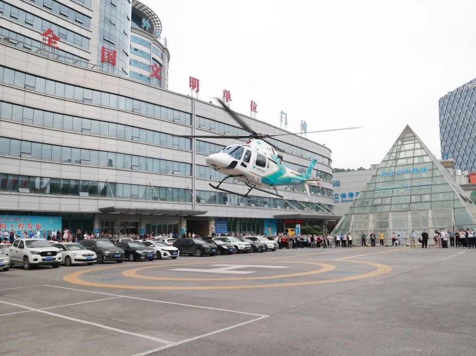 20分钟！十堰这架直升机免费抢救丹江严重车祸伤者！